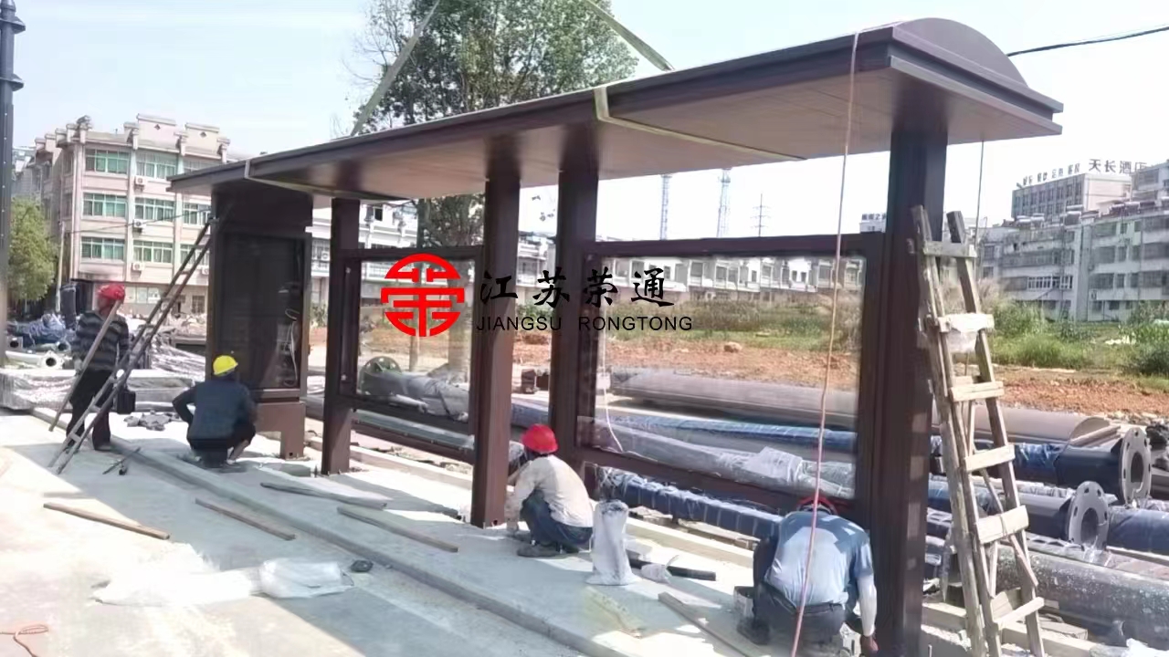 老舊公交站臺的提升改造必須聚焦老百姓的出行需求，以方便和滿足老百姓的出行為出發(fā)點和落腳點