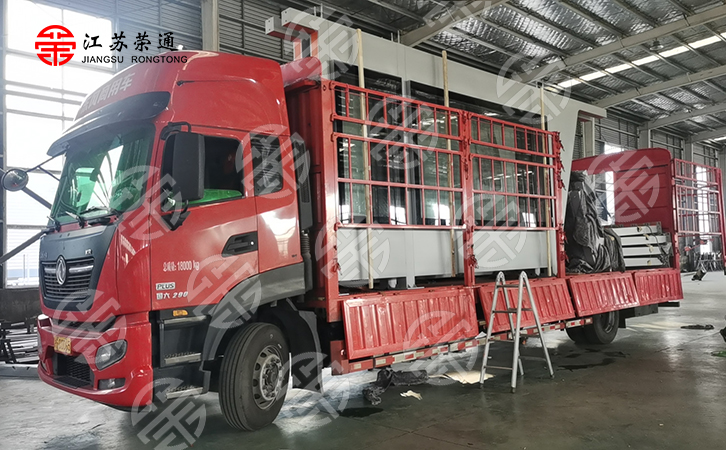 智能候車亭裝車發(fā)貨中，即將發(fā)往吉林省白城市