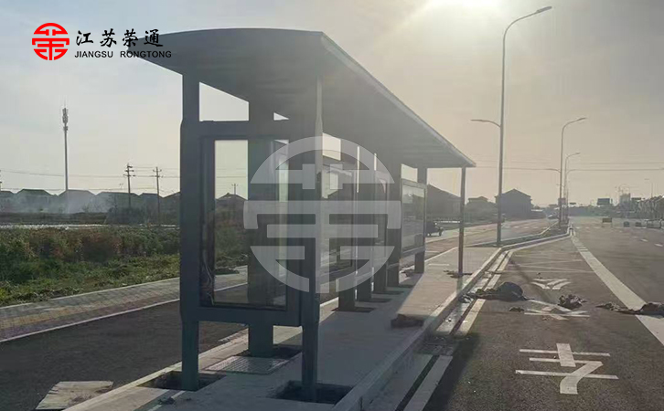 浙江寧波不銹鋼候車亭安裝實(shí)景圖 浙江寧波不銹鋼候車亭安裝實(shí)景圖