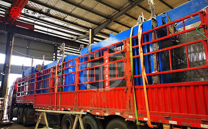 福建智能公交站臺(tái)裝車完成