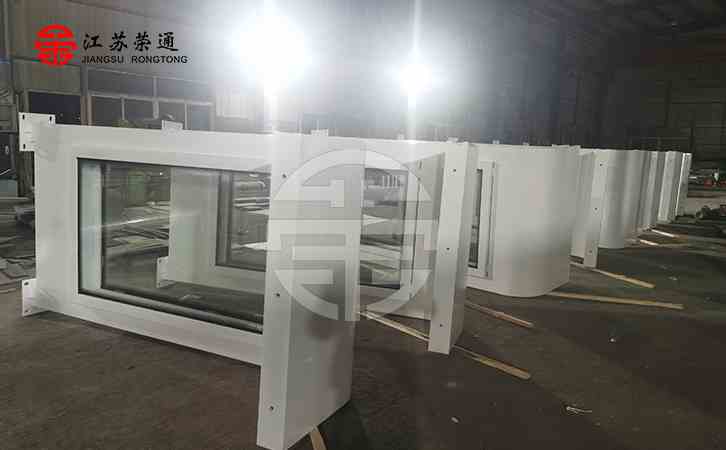云南昆明智能公交候車亭等待包裝