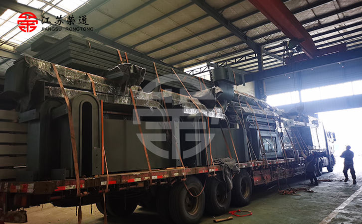 云南昆明智能公交候車亭即將出發(fā)